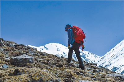 岗什卡雪山盛装迎接 首届高海拔世界滑雪大师