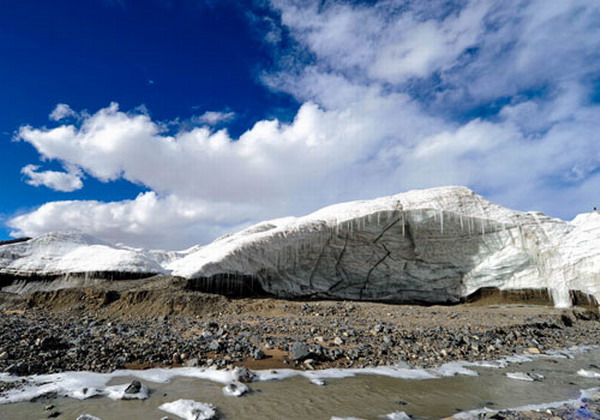 旅游旺季景区闭门谢客为哪般?