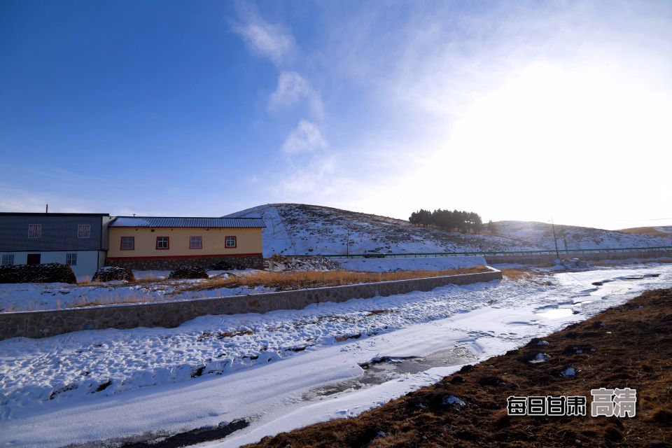 合作市佐盖多玛乡牧民:游牧变定居 过上新生活