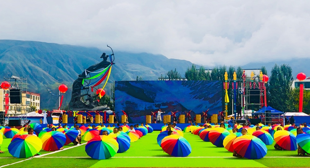 第五届"五彩神箭"射箭邀请赛 暨达顿文化节开幕