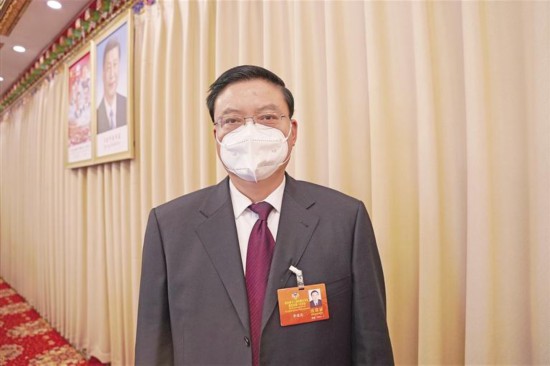 西藏自治区政协委员,西藏自治区住建厅党组成员,副厅长李进忠