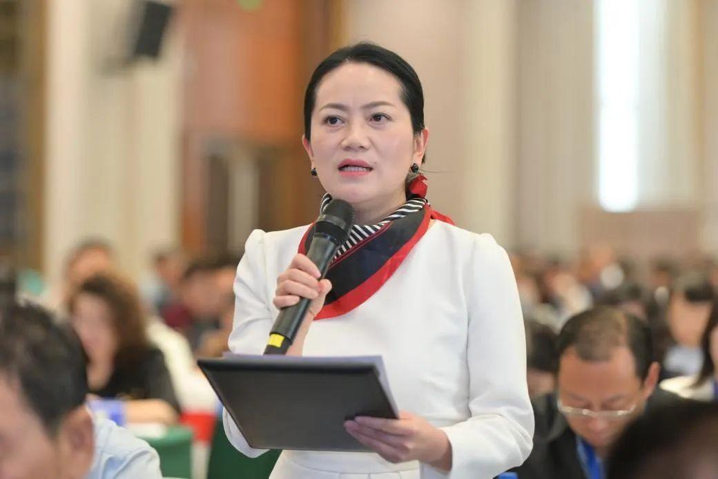 在交流互动环节,来自江西上饶的校长团队成员提出"教育:做祖国最需要