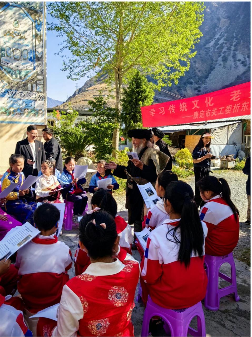 康定市深入推进素质教育助力学生健康成长