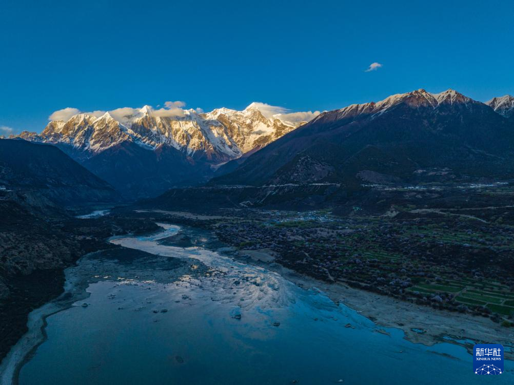 西藏林芝南迦巴瓦峰脚下赴一场桃花之约