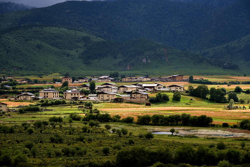 1559118560363276.jpg 藏族村寨。张国华 摄DSC_3271_.jpg