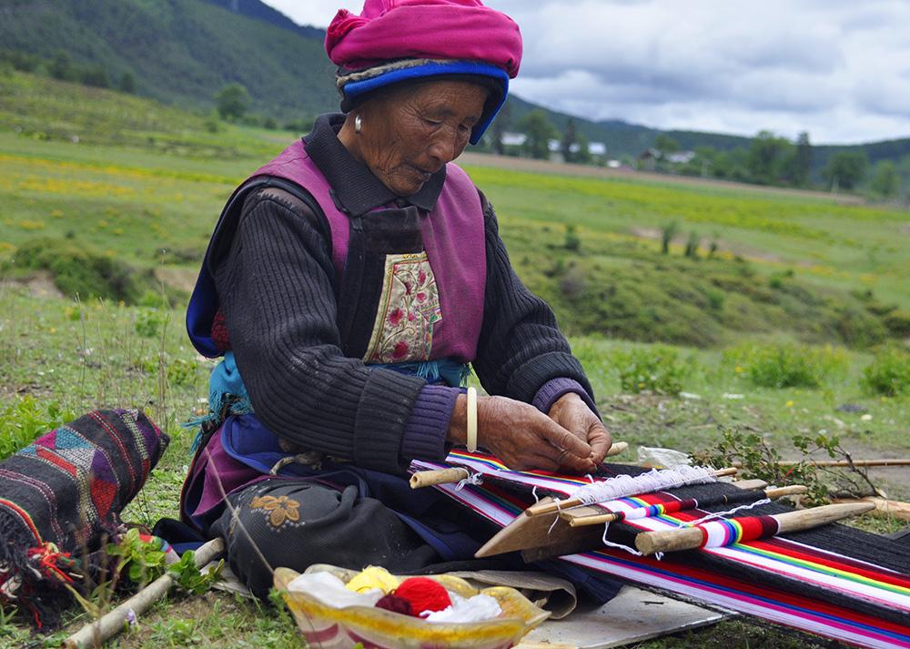 1559118617520891.jpg 纺织藏毯。张国华 摄_DSC4603_.jpg