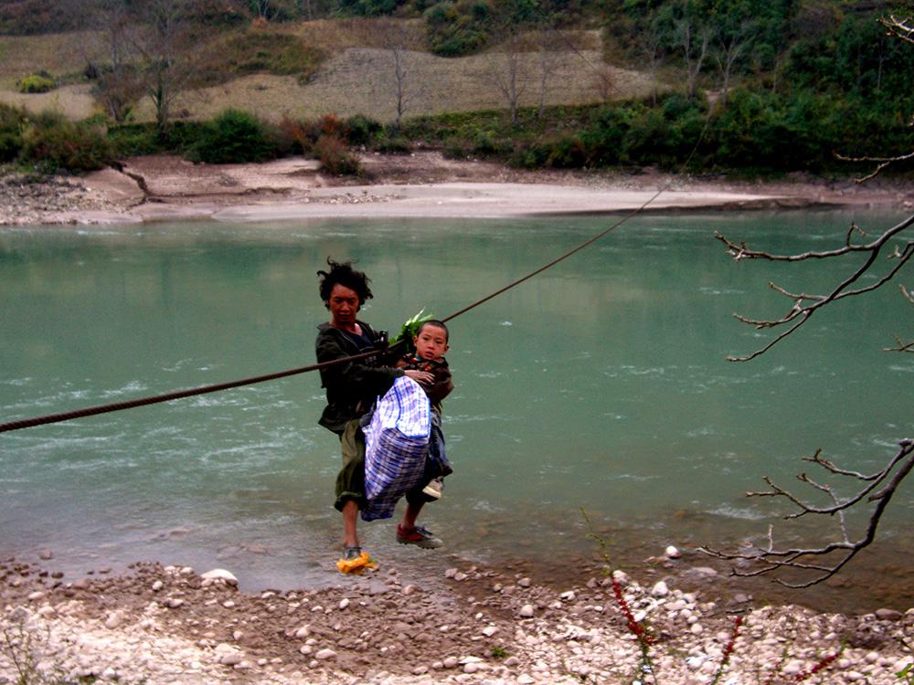 1559118667571905.jpg 在澜沧江渡溜索。张国华 摄CIMG2093_.jpg