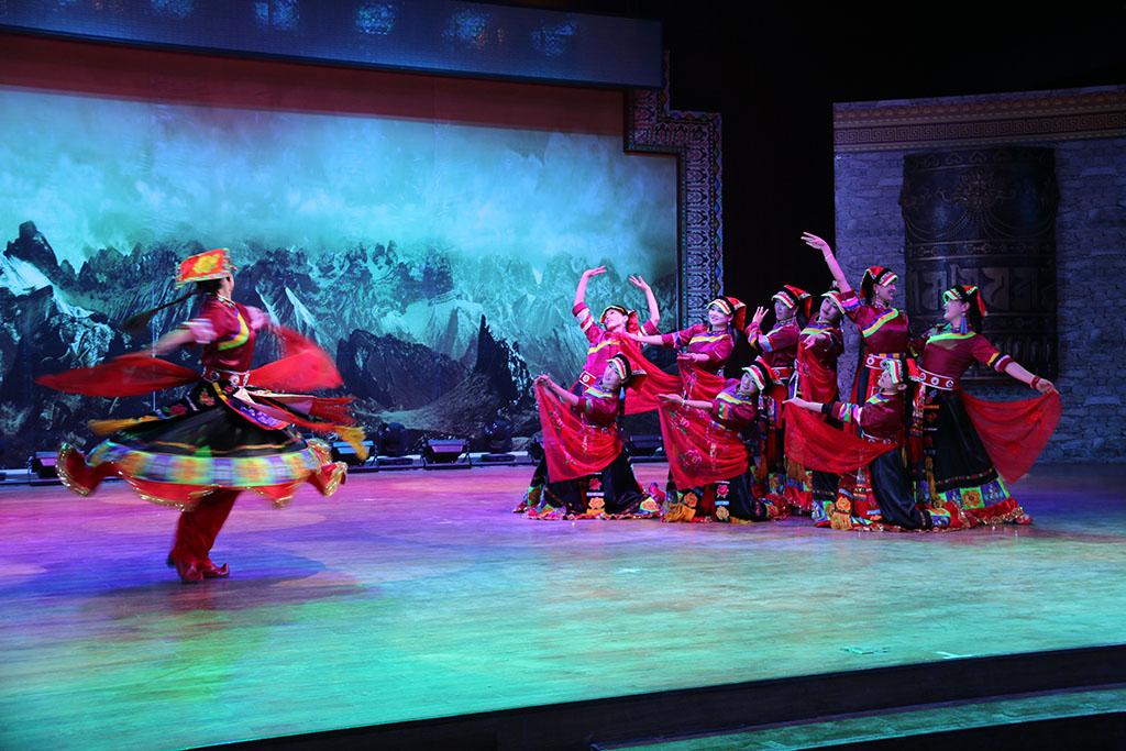 卓尼县五彩藏族风情演艺公司.jpg